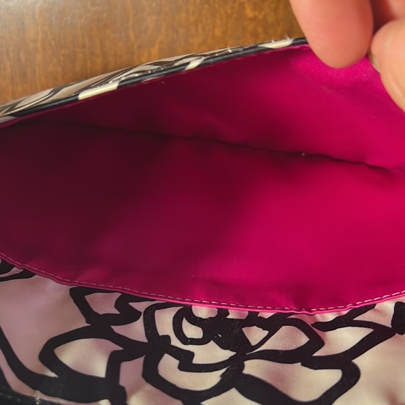 Coach Women's Poppy Daisy Graffiti
Crossbody Handbag Medium White/Black
Floral - Picture 9 of 12